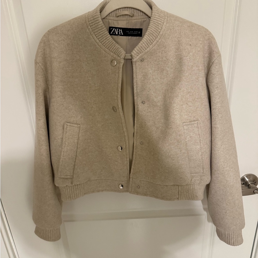 Zara Women's Beige Bomber Jacket. Size small. Never worn.